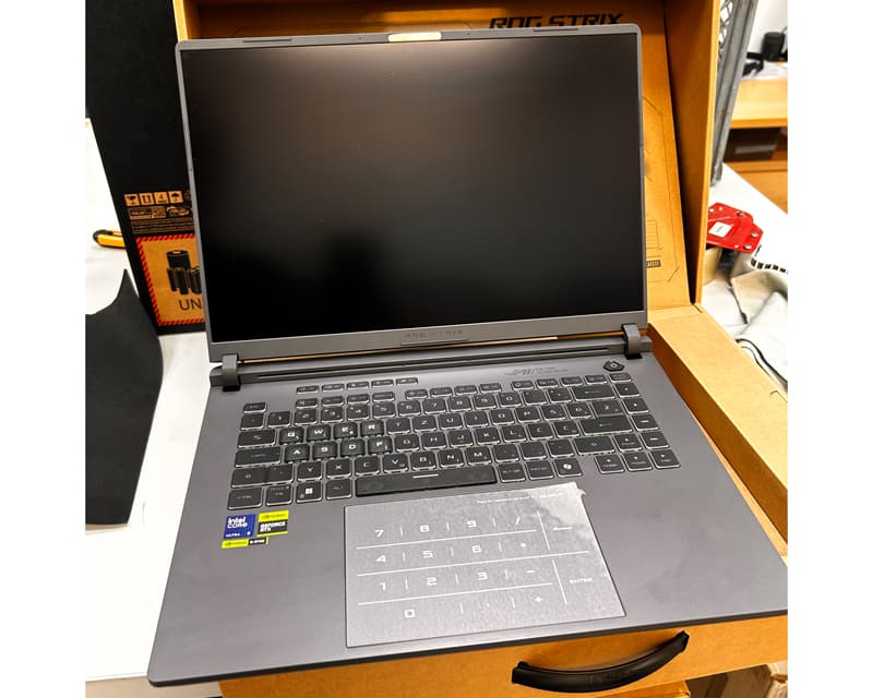 Fotografija proizvoda: ROG Strix G16 G615LW-S5031W (16 inča 2.5K, Ultra 9 275HX, 32GB, SSD 2TB, GeForce RTX 5080, Win 11 Home) laptop outlet