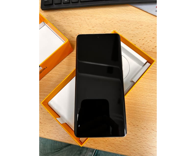 Fotografija proizvoda: 14 Pro 5G RMX5056 Pearl White 8/256GB mobilni telefon outlet