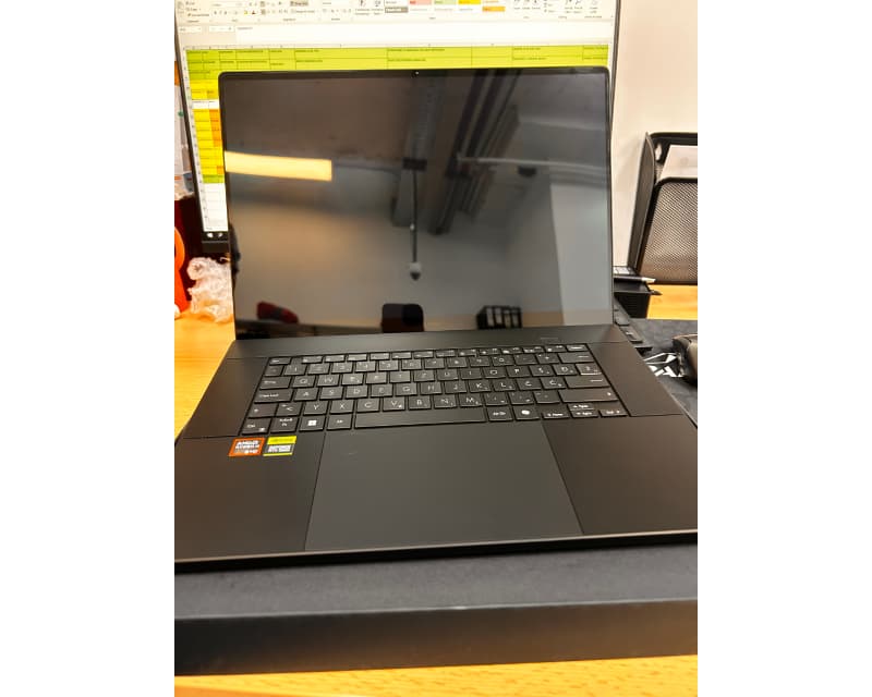 Fotografija proizvoda: ProArt P16 OLED H7606WI-ME016X (16 inča 4K OLED, Ryzen AI 9 HX 370, 64GB, SSD 2TB, RTX 4070, Win11 Pro) laptop outlet
