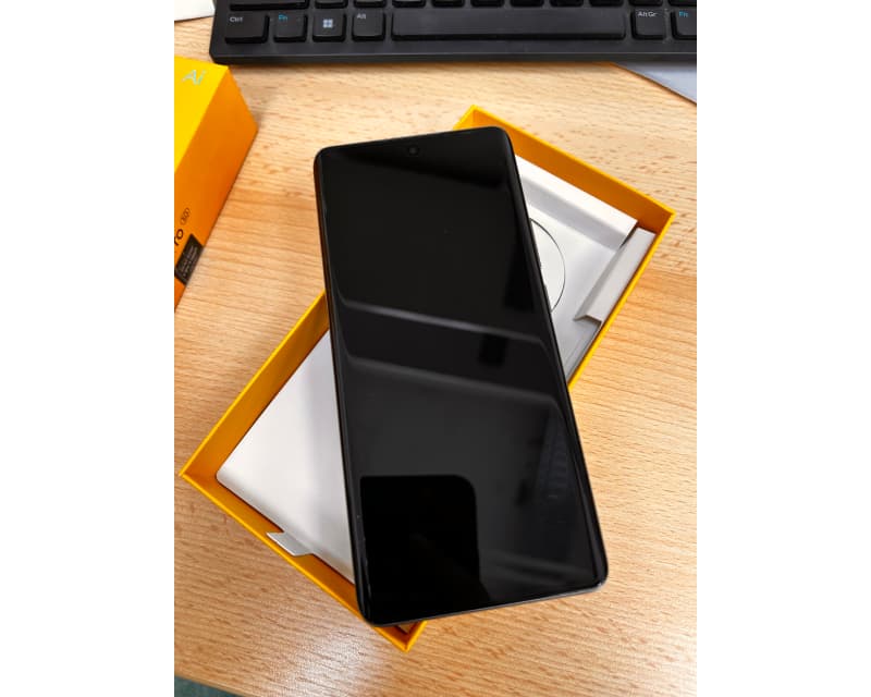 Fotografija proizvoda: 14 Pro 5G RMX5056 Suede Grey 8/256GB mobilni telefon outlet