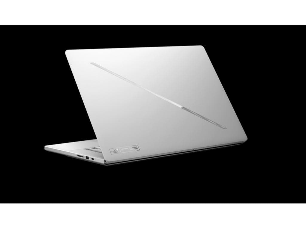 Fotografija proizvoda: Laptop ASUS ROG Zephyrus G16 GU606AR-TB070W W11H/16"2.5K OLED/U9 386H/32GB/1TB/5070Ti12GB/back/futro
